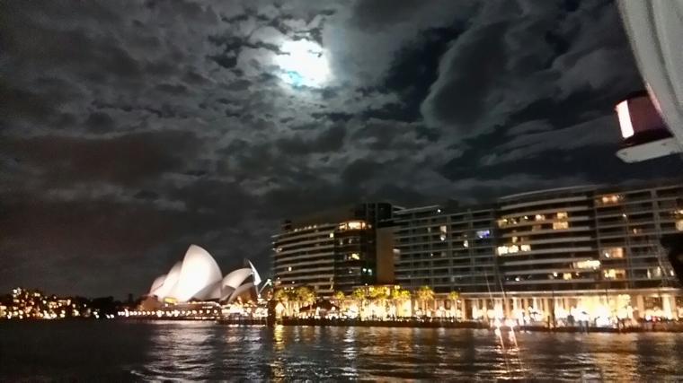 Mendadak Supermoon di Sydney